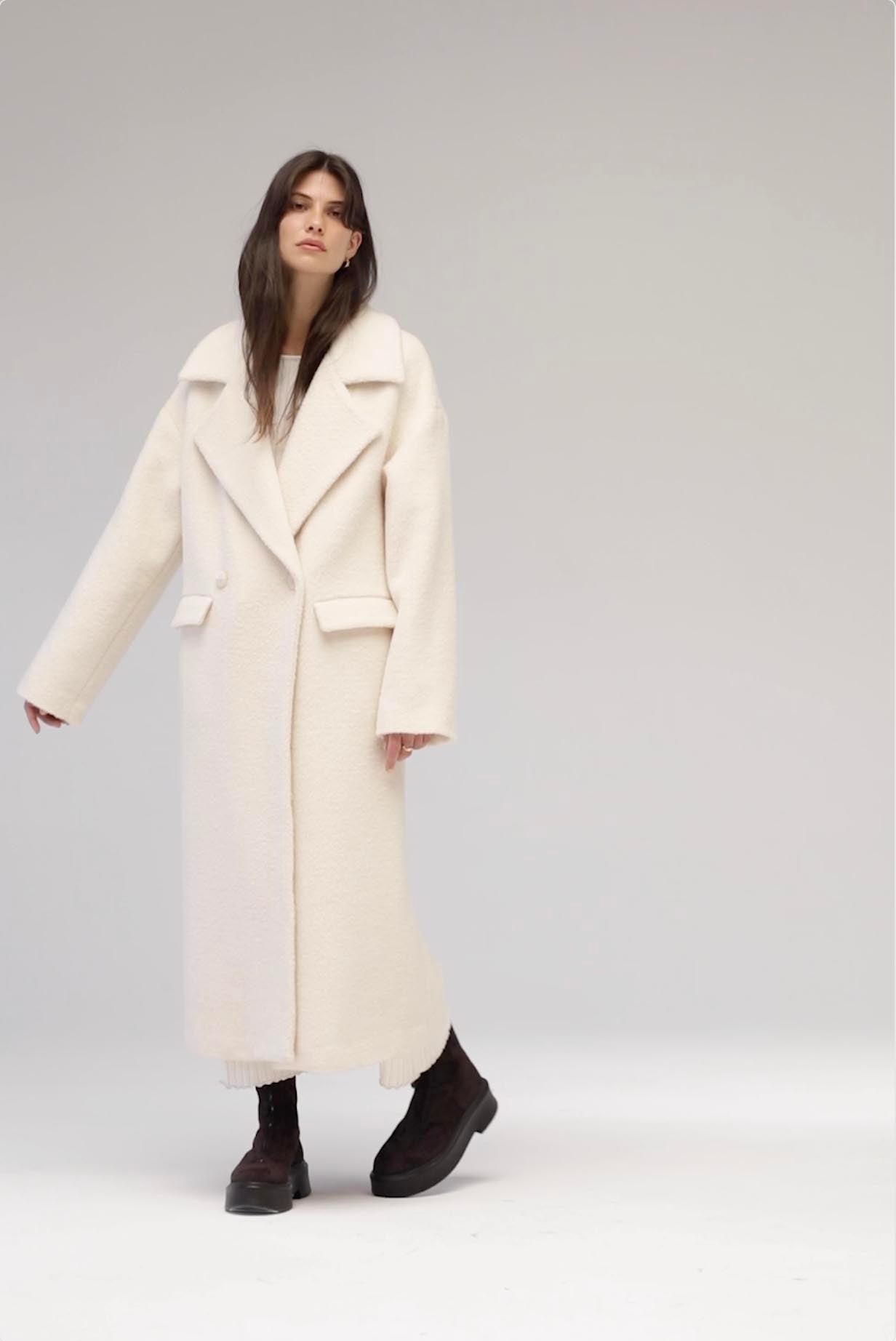 https://cdn.shopify.com/s/files/1/0729/1091/files/FWF-Clementine_Coat-Video.mp4?v=1647988506